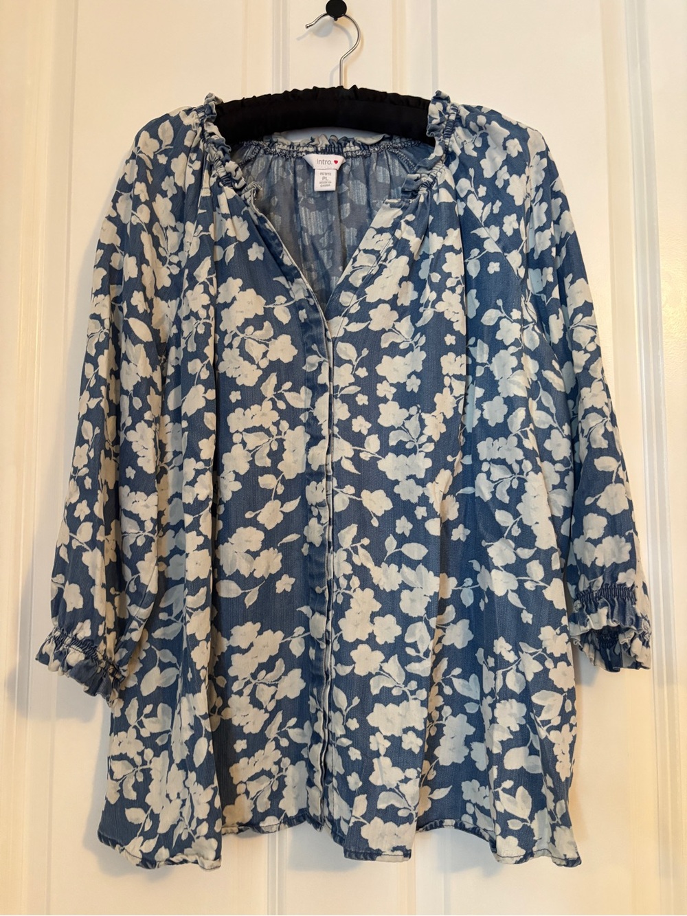 Intro❤️ - Blue and White Floral Peasant Top.  Size Petite L. Bohemian Style